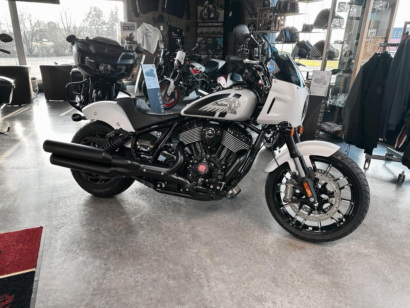 Indian 2024 Sport Chief White Smoke *SOFORT VERFÜGBAR*