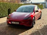 Tesla Model 3 Allradantrieb mit Dualmotor Performa...