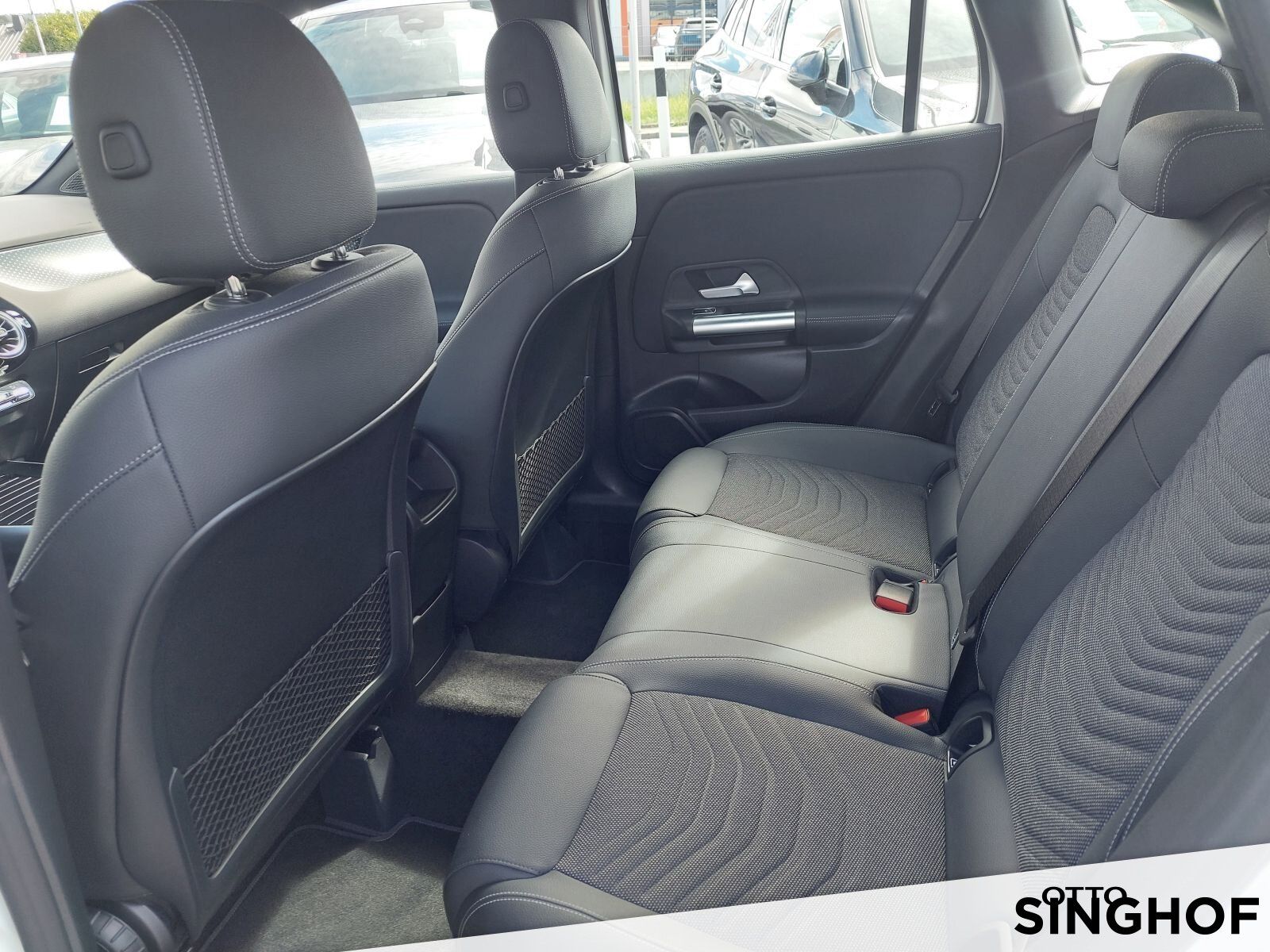Fahrzeugabbildung Mercedes-Benz GLA 200 Progressive +AHK+360°+Distronic+TOTW+LED