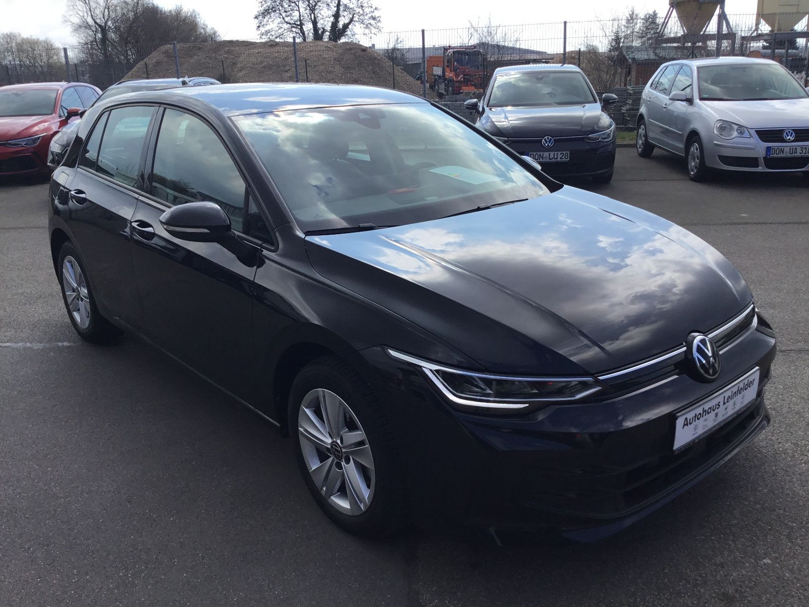 Fahrzeugabbildung Volkswagen Golf 1.5 eTSI DSG Life+AHK+LED+Kamera+Navi