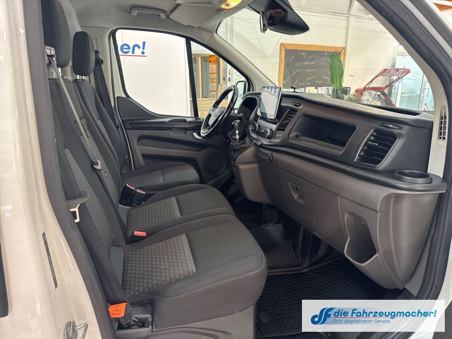 Fahrzeugabbildung Ford Transit Custom Kasten 300 L1 Trend Notbremsass.