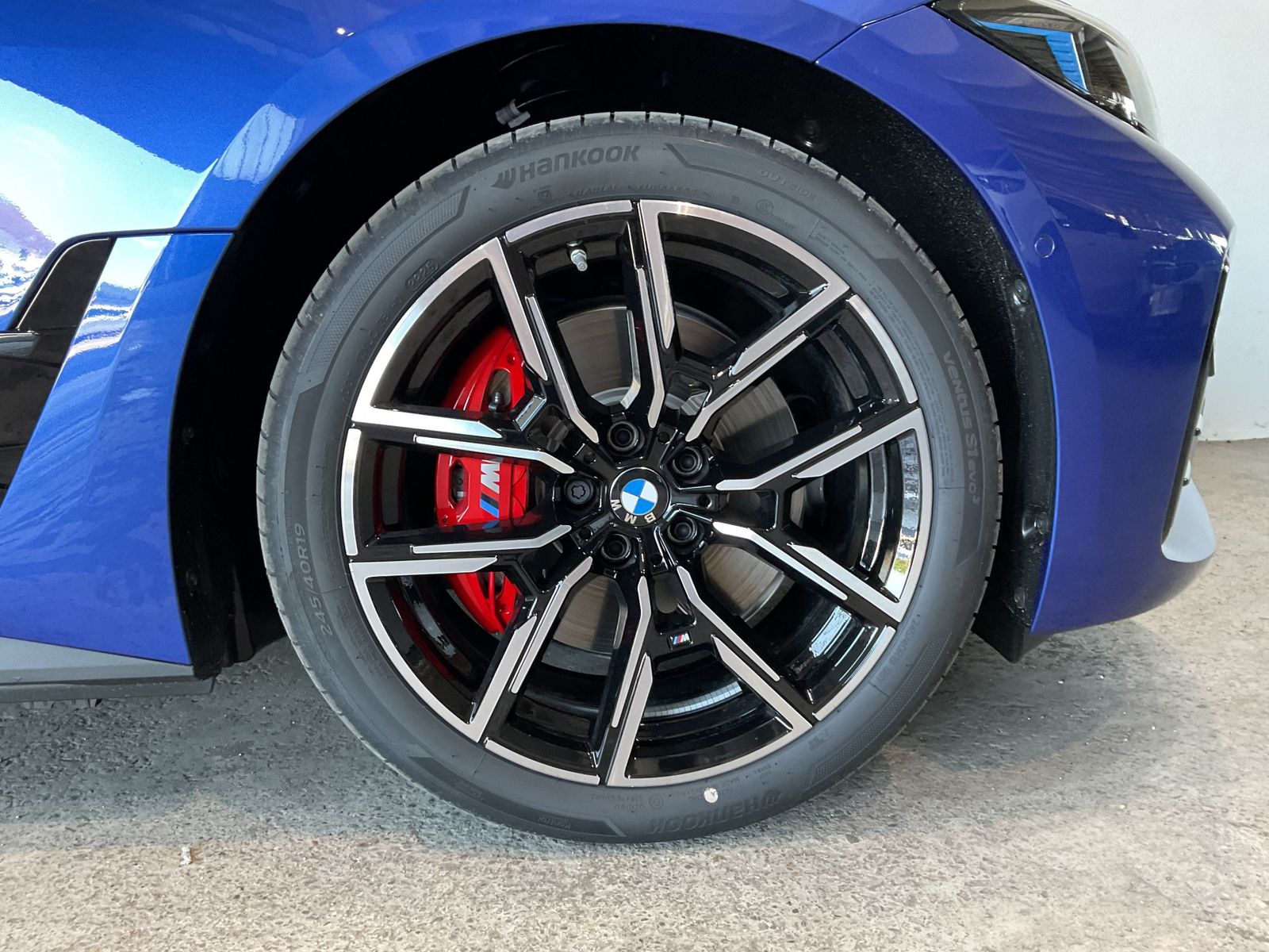 Fahrzeugabbildung BMW i4 xDrive40 *AHK *Glasdach *M Sportpaket pro
