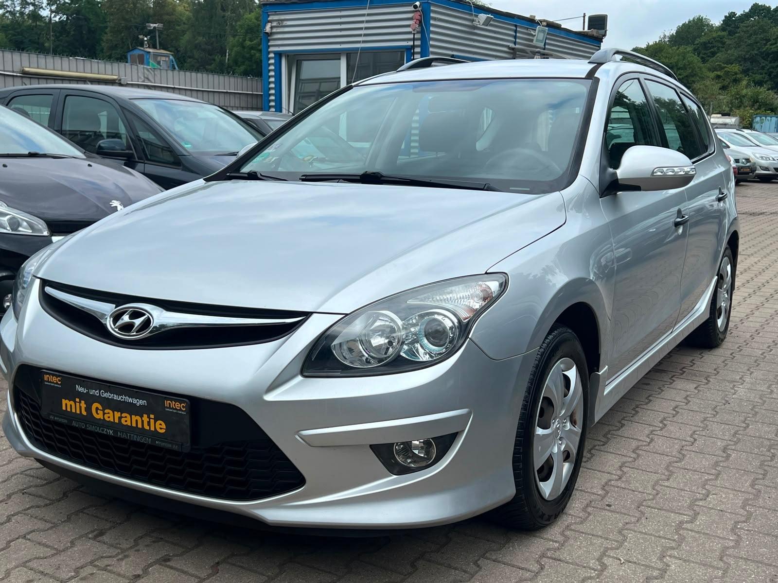 Hyundai i30 CW 1.6*KLIMA*SHZ*PDC*AHK*TÜV NEU