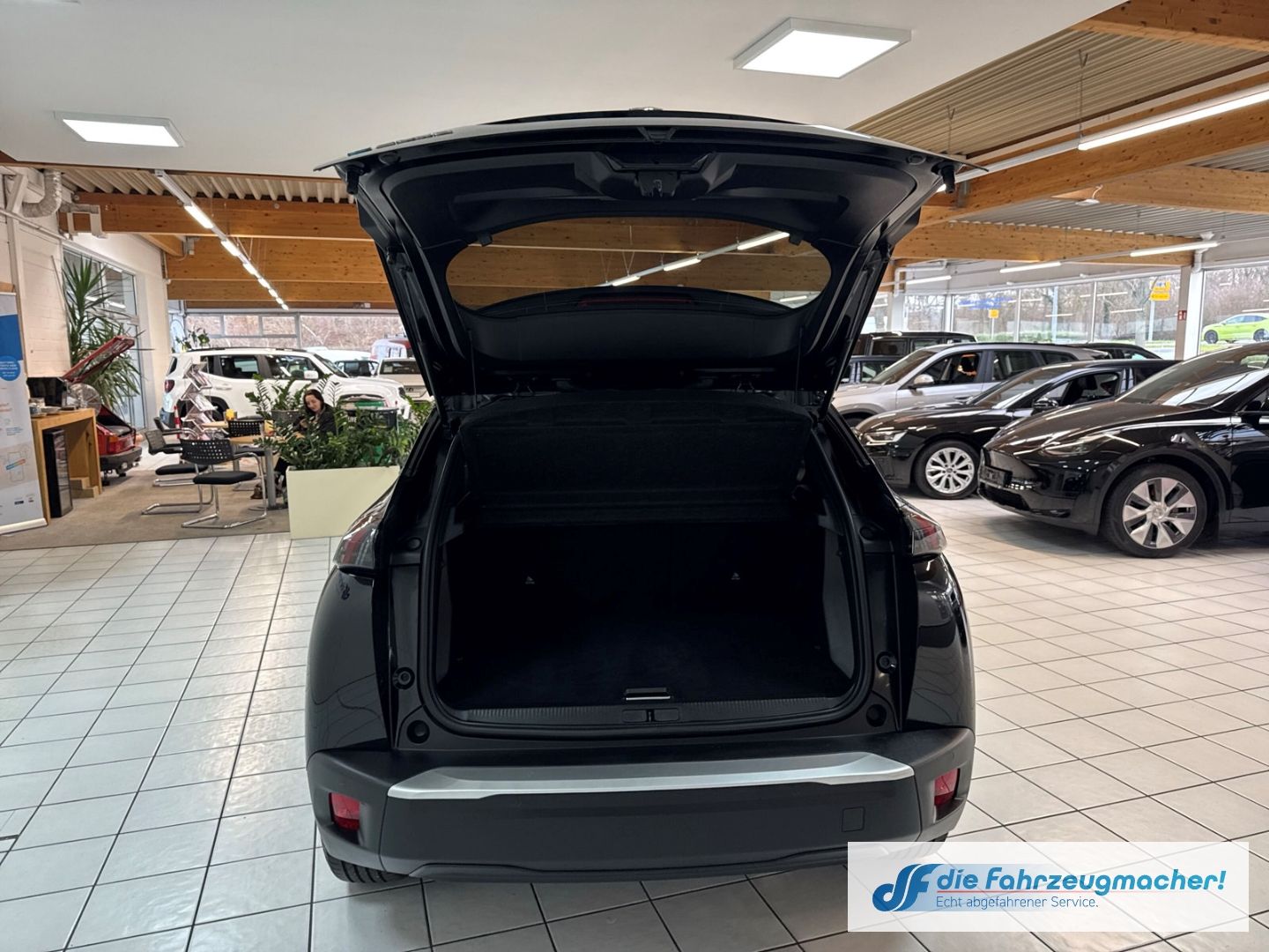 Fahrzeugabbildung Peugeot 2008 e- Allure Pack Navi LED Apple CarPlay Andro