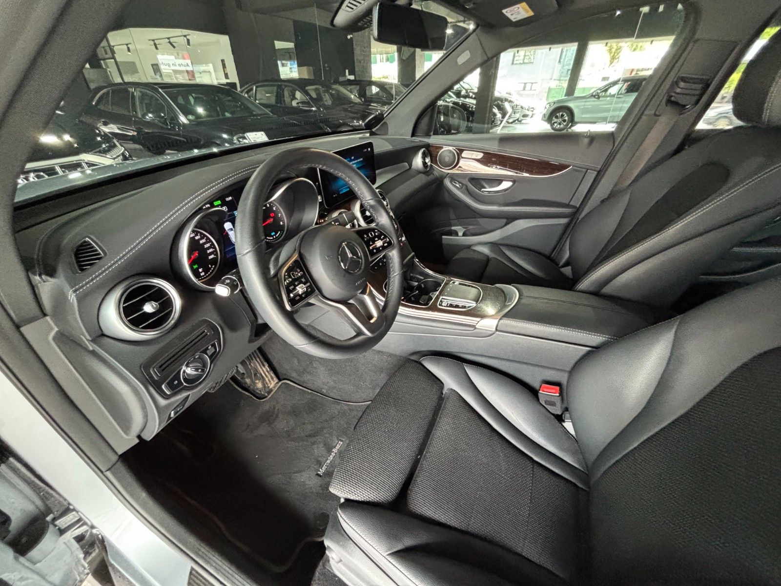 Fahrzeugabbildung Mercedes-Benz GLC 200 4Matic /MULTIMEDIA MBUX/KAMERA/SHZ