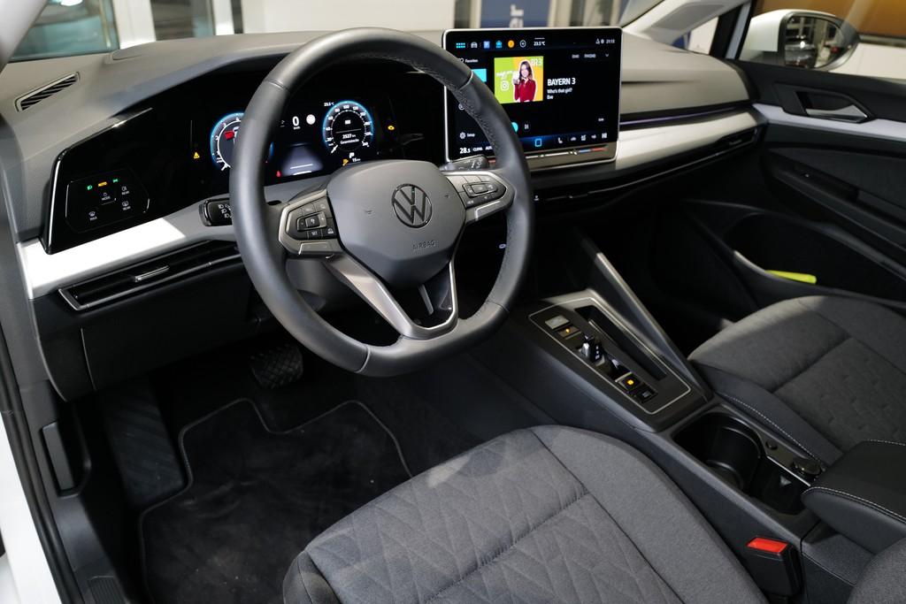 Volkswagen Golf VIII 1.5eTSI DSG Life HuD Keyless ACC 360°
