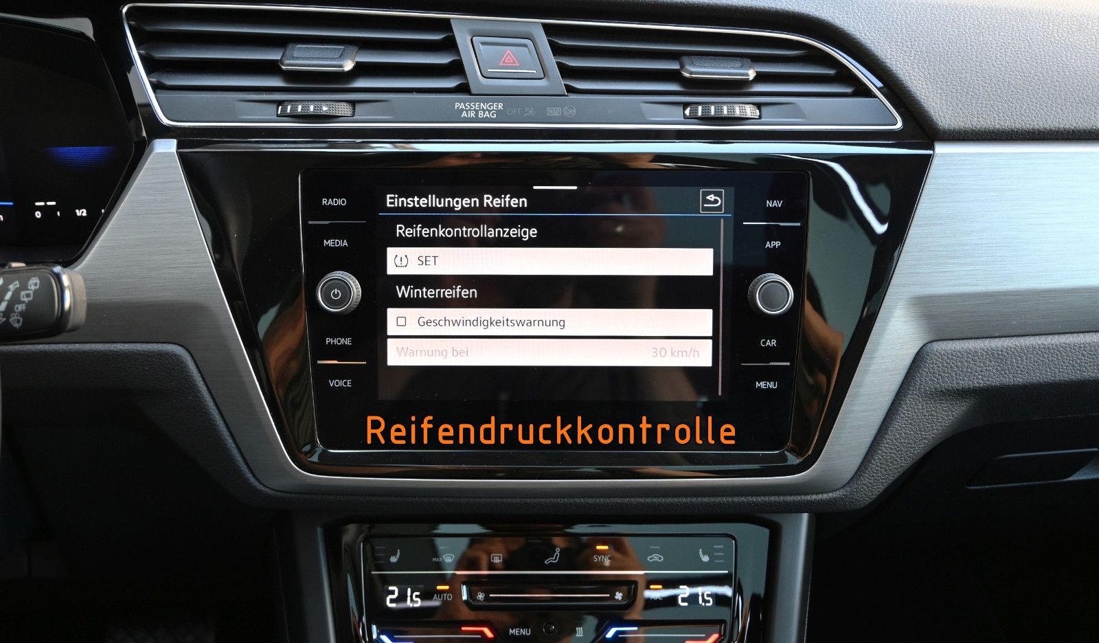 Fahrzeugabbildung Volkswagen Touran 1.5 TSI DSG °ACC°AHK°PANO°STHZ°DYNAUDIO°