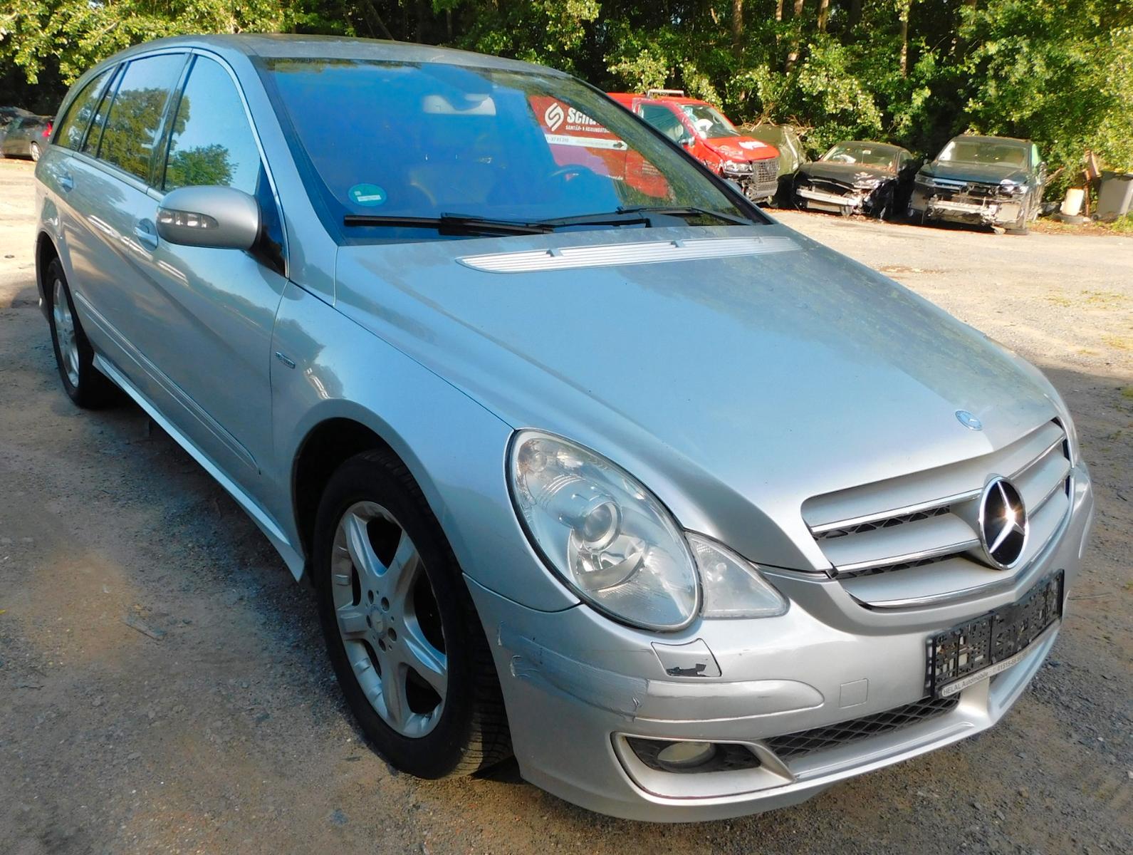 Mercedes-Benz R350 2010 — interior