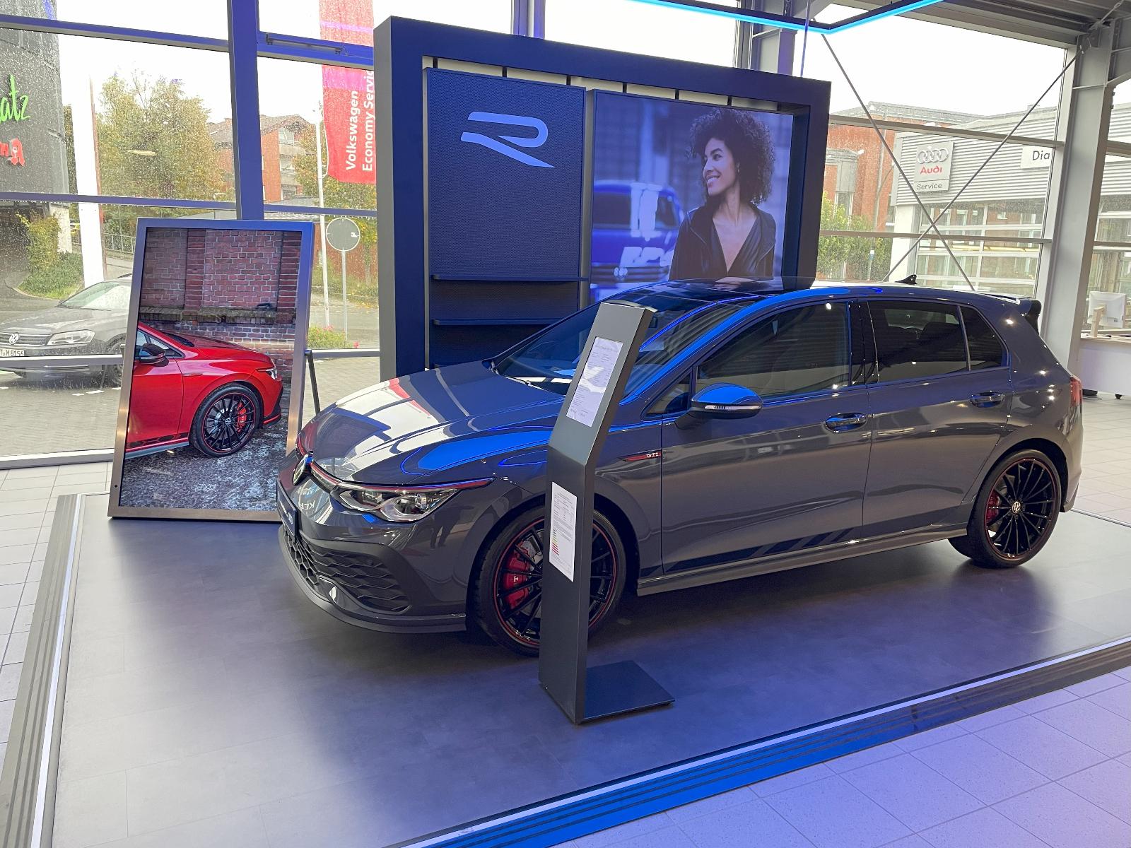 showroom-image-top