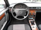 Mercedes-Benz E200D W124 el. Schiebed AHK Mopf 5 Gang - Mercedes-Benz E 200: W124