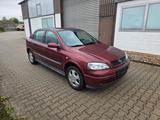 Opel Astra 1.8 16V Comfort 4-türig D 4 - Opel Astra Comfort mit Benzin-Antrieb