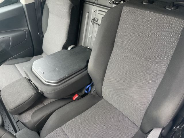 Fahrzeugabbildung Peugeot Partner 1.2 PureTech 110 Premium L1 3-Sitzer, Ei