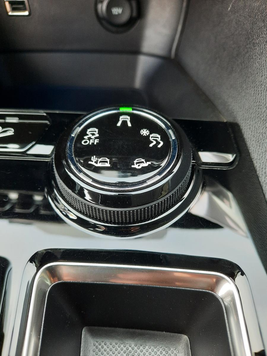 Peugeot 3008 Crossway EAT8  NAVI SH ELHK GJR aAHK