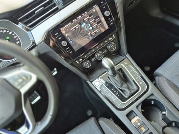 Volkswagen Passat - 11