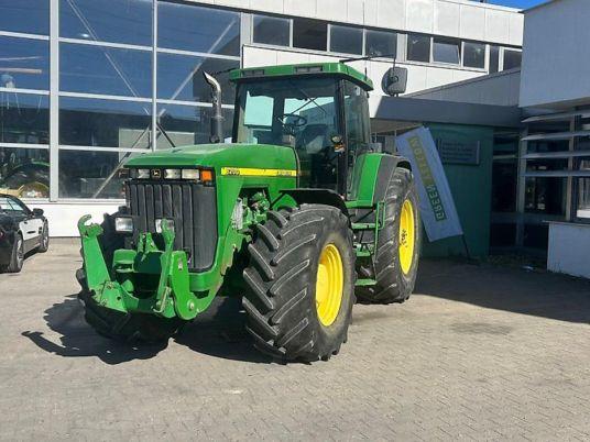 John Deere 8200