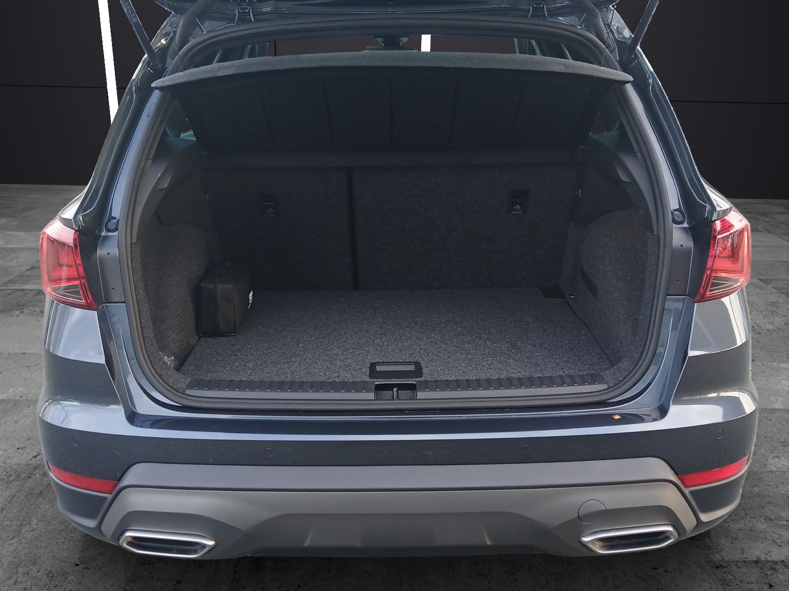 Fahrzeugabbildung SEAT Arona TSI FR-Line DSG LED Navi AID ACC RFK SH LM