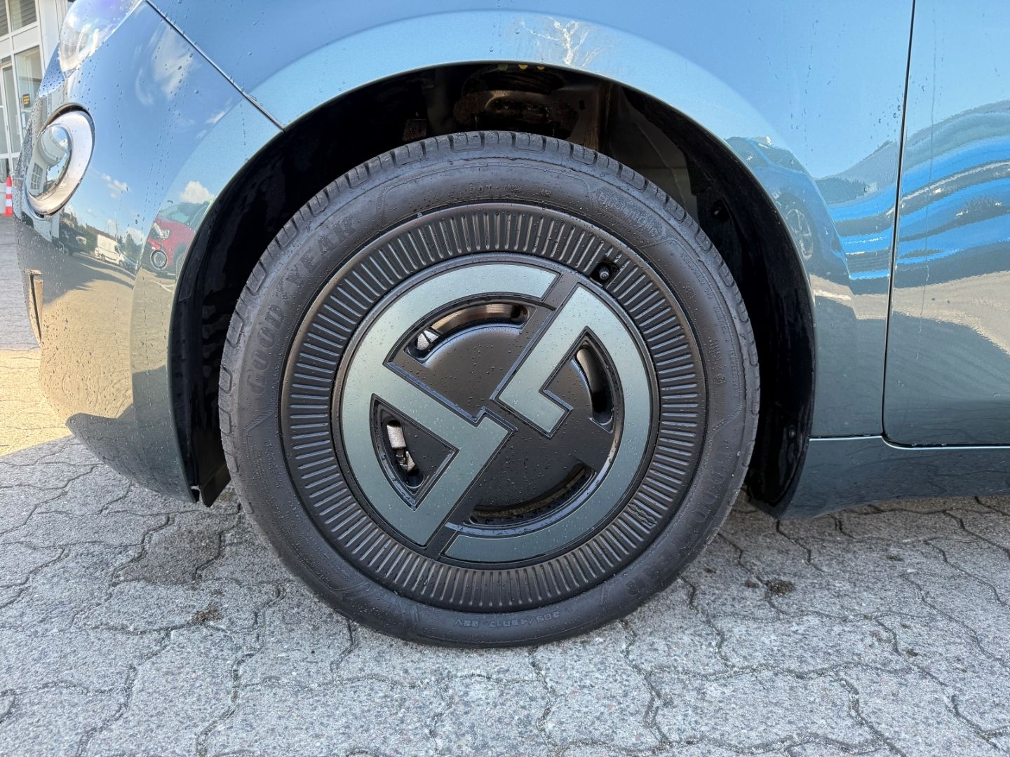 Fahrzeugabbildung Fiat 500e e Giorgio Armani Collectors Edition