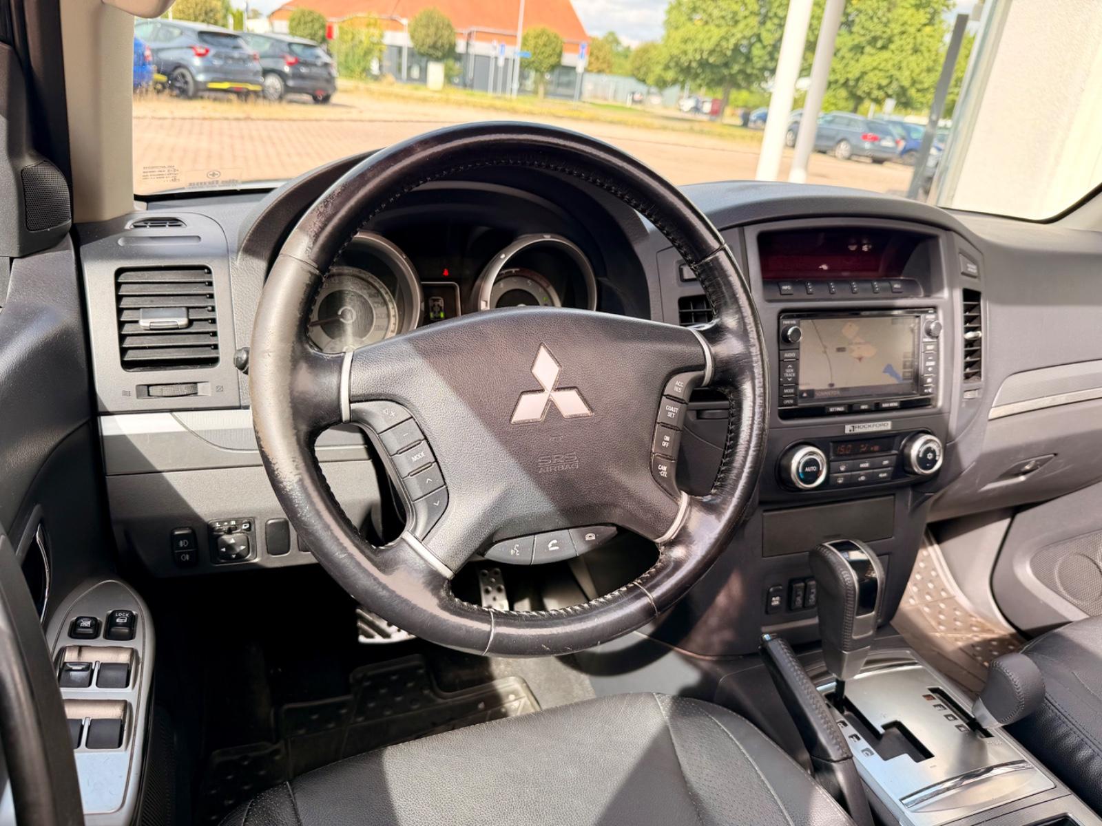 MITSUBISHI PAJERO 3.2 DI-D 200ch 4X4 - 7 PLACES - CUIR - GPS - SIÈGES CHAUFFANTS - TOIT OUVRANT