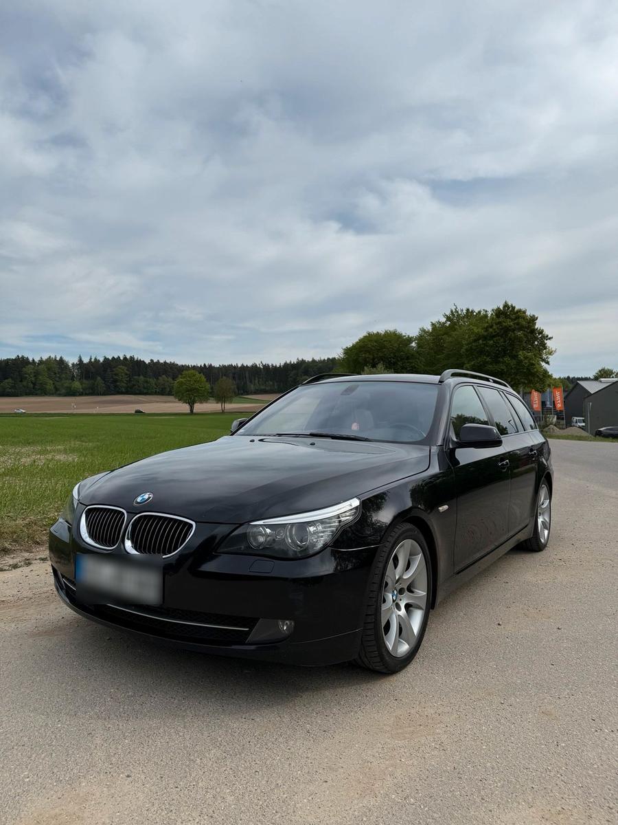 BMW 525 2009 — вигляд ззаду