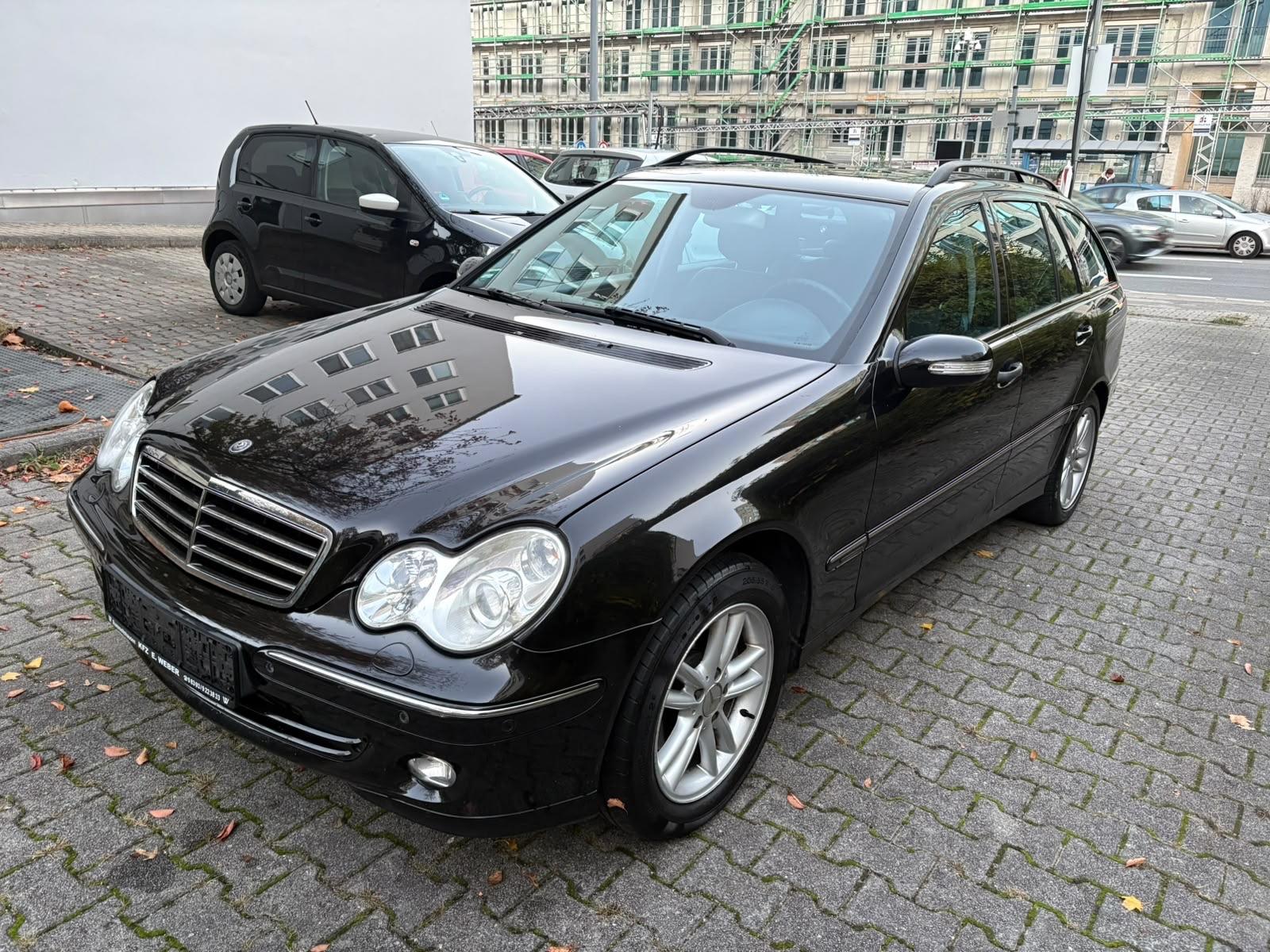 Mercedes-Benz C200 2006 — rear view
