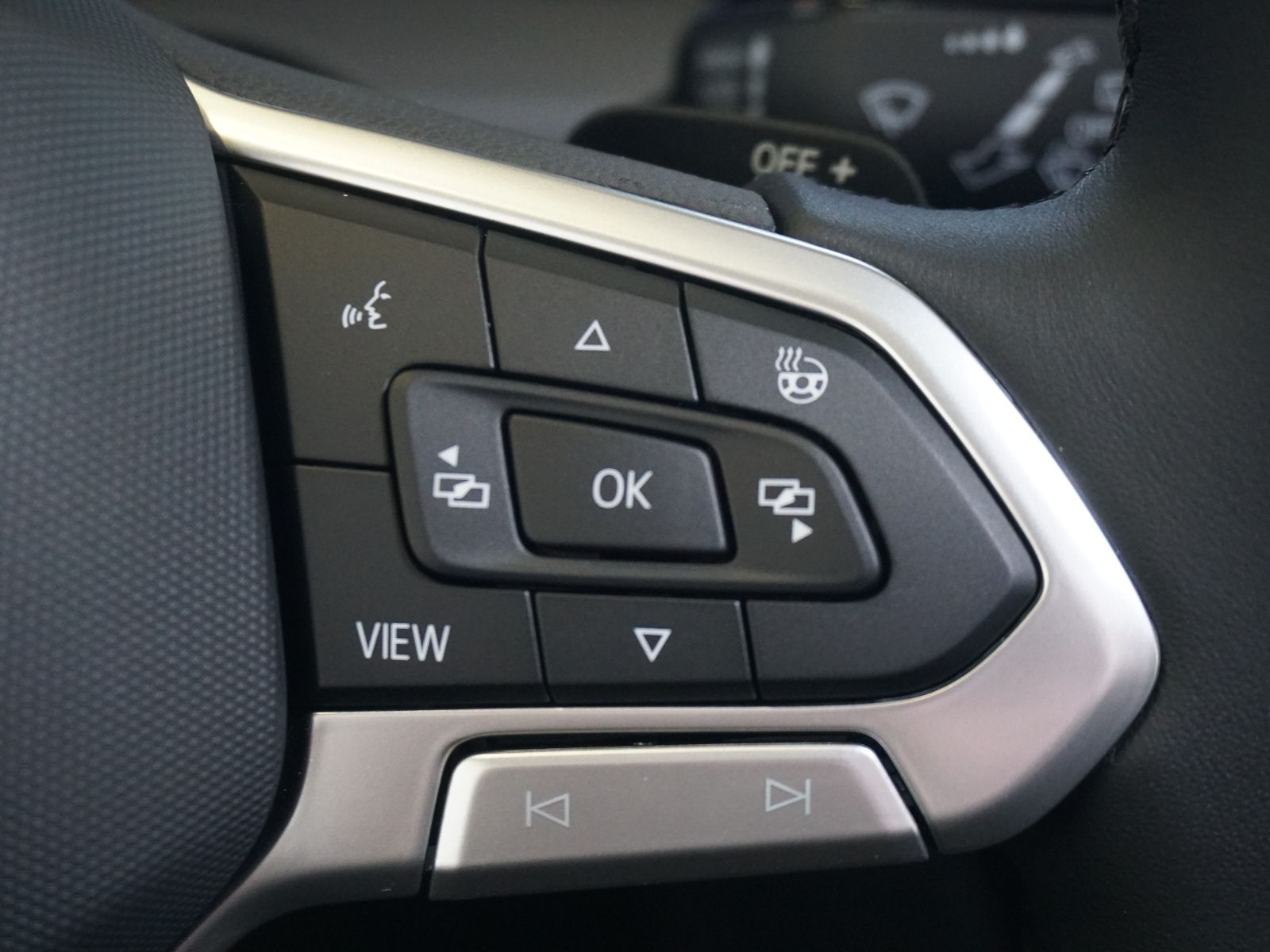 Fahrzeugabbildung Volkswagen Golf VIII Variant Style 1.5 eTSI DSG *AHK, LED,