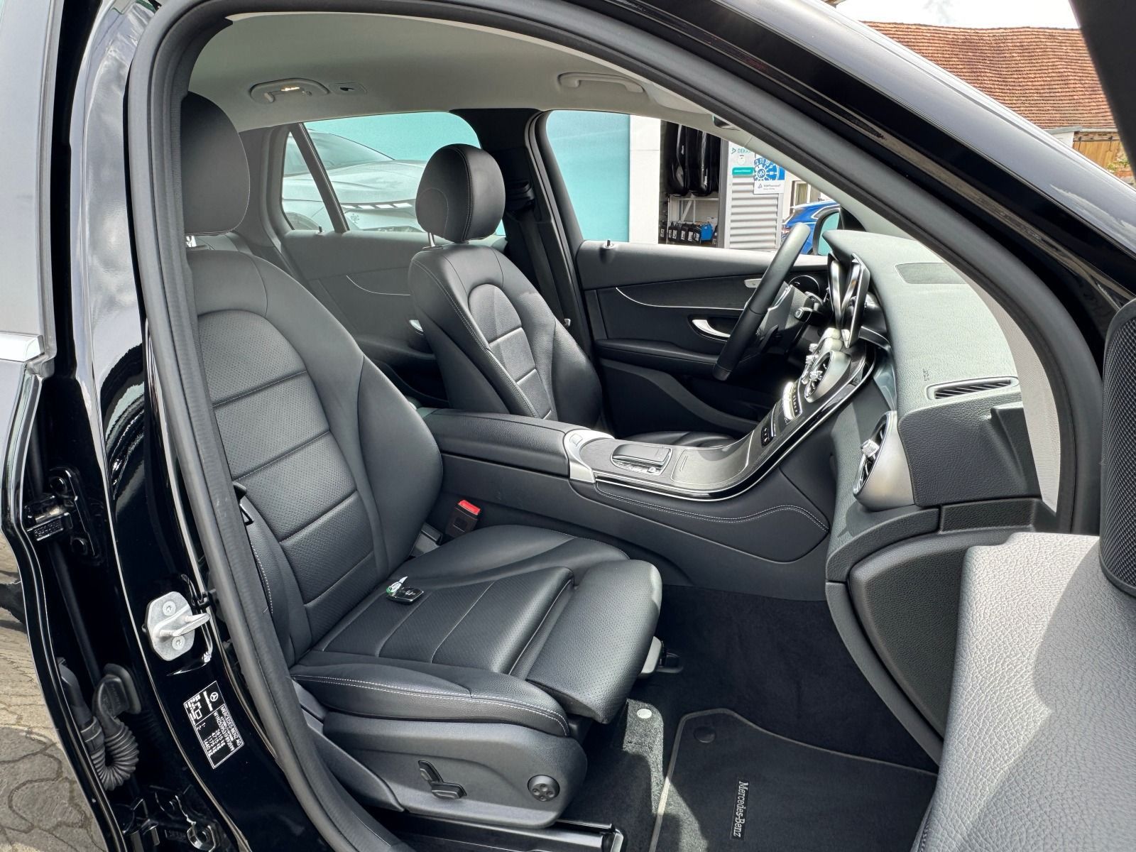 Fahrzeugabbildung Mercedes-Benz GLC 300 e 4Matic*RFK*eHeck*