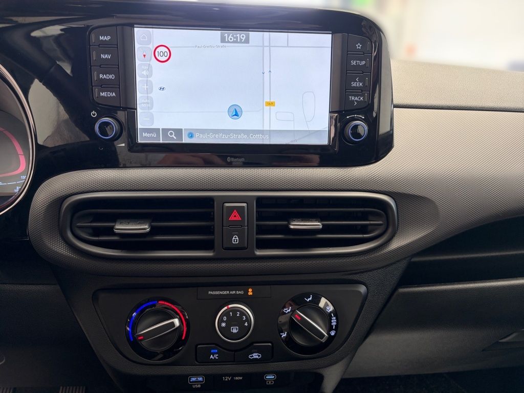 Fahrzeugabbildung Hyundai i10 1.0 Select Facelift Fernlichtass. Kam. Navi