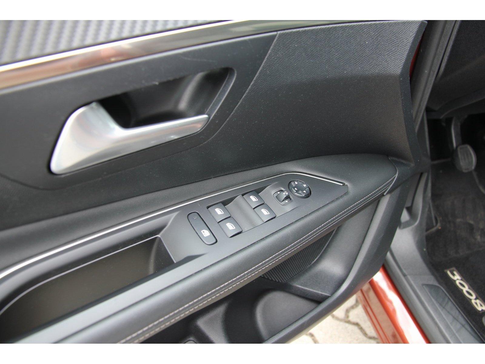 Peugeot 3008 Allure PT 130 Pano Carplay Navi Klima SHZ