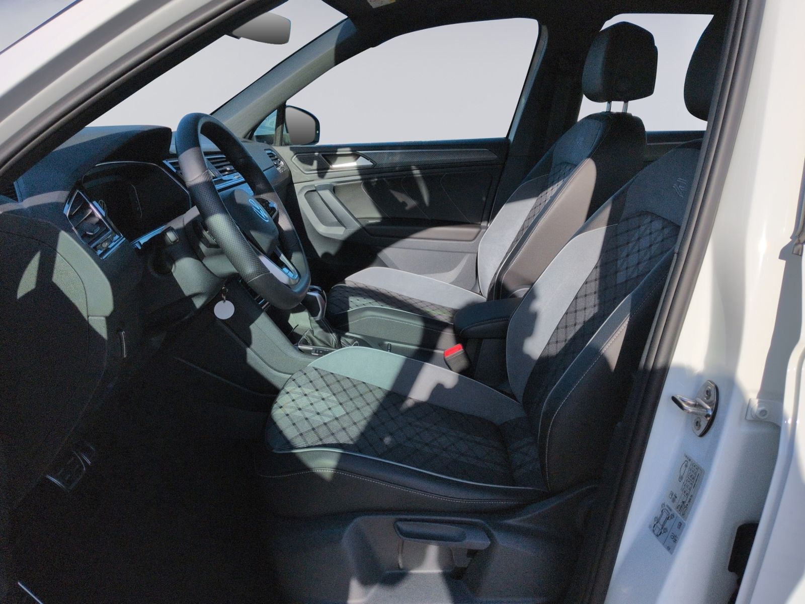 Tiguan 1.5 TSI DSG R-Line KAMERA+MATRIX+NAVI