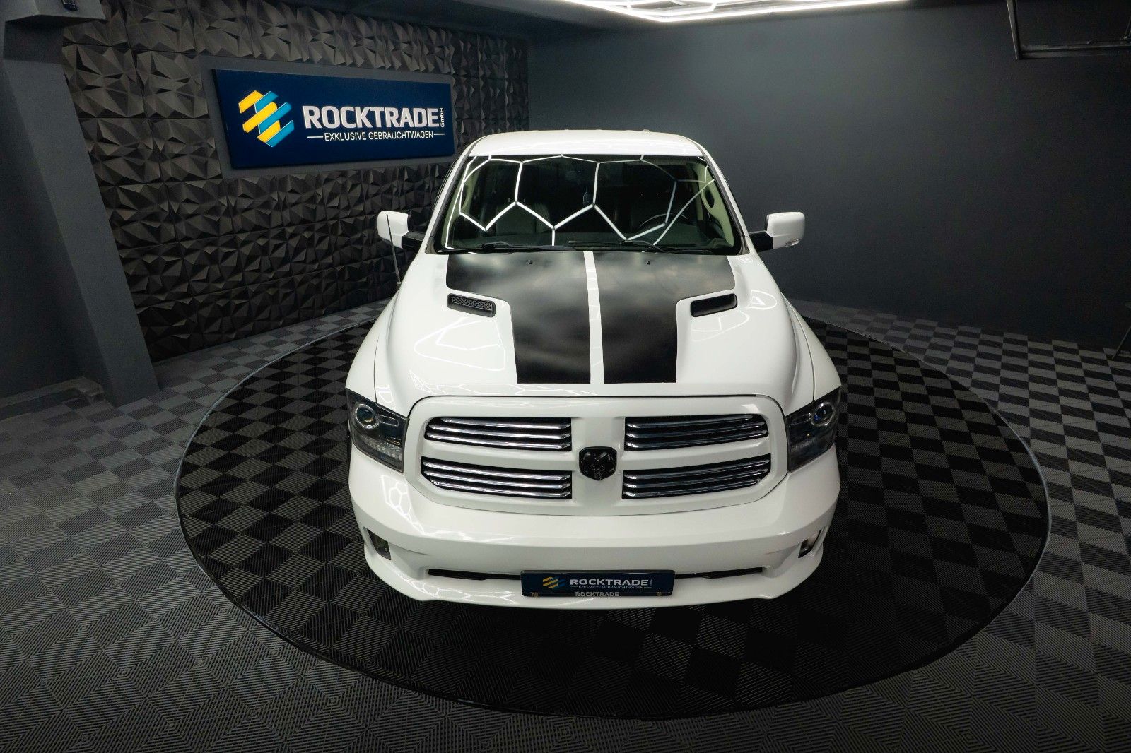 Fahrzeugabbildung Dodge RAM 5.7 V8 HEMI 4x4 Offroad Sport LONGBED *LPG*