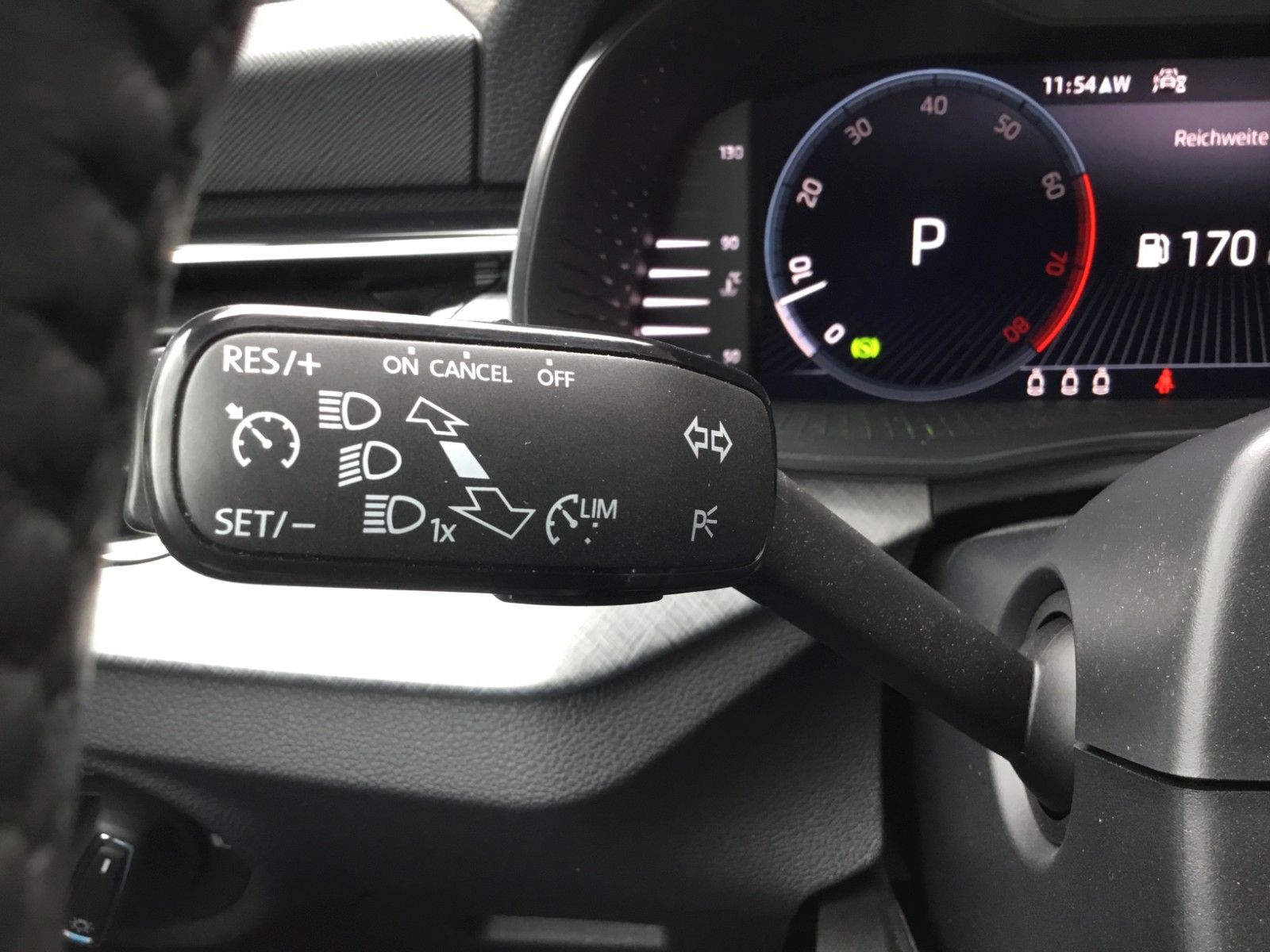Fahrzeugabbildung SKODA Kamiq 1.5l TSI DSG TOUR+LED+17"+Navi
