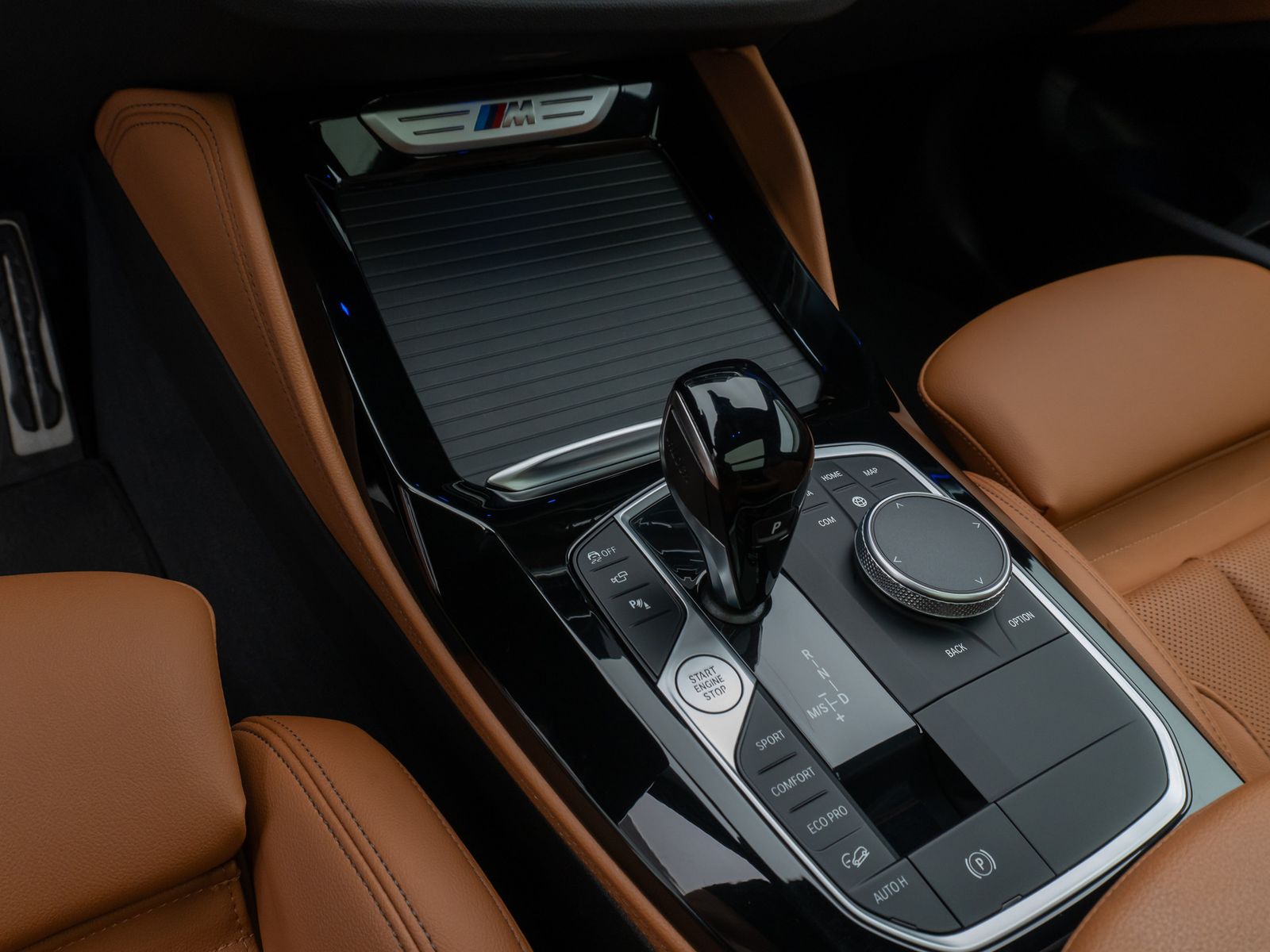 Fahrzeugabbildung BMW X4 M40d 360° Laser DAB Panorama HUD Komfort HiFi