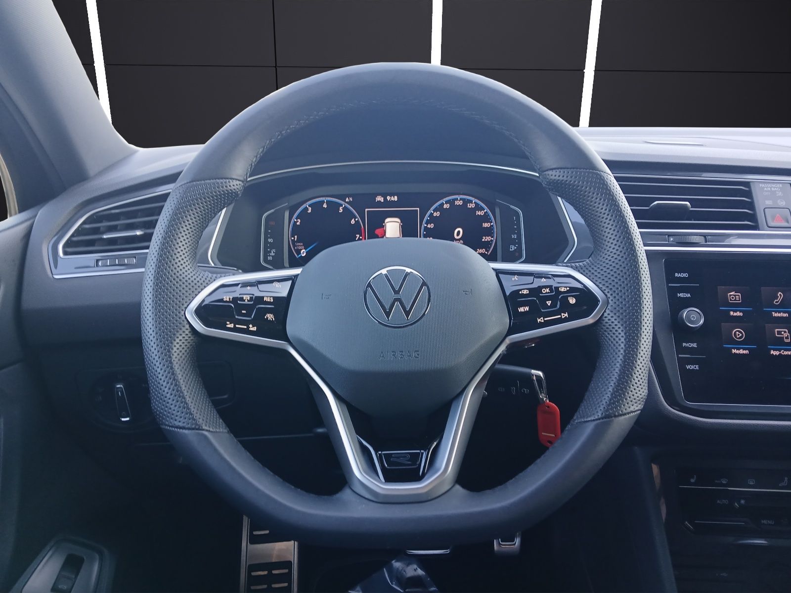 Fahrzeugabbildung Volkswagen Tiguan Allspace TSI R-Line DSG 4M Matrix Navi AI