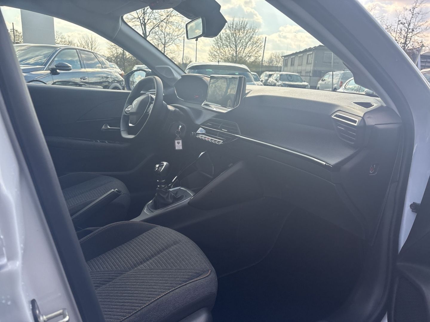 Peugeot 208 - Bild 12