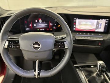 Fotografie des Opel Astra 1.2 Turbo GS AHK Navi