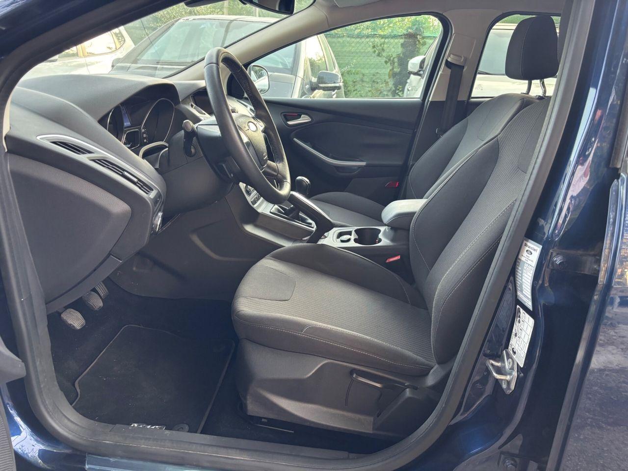 Ford Focus 2012 — photo 15