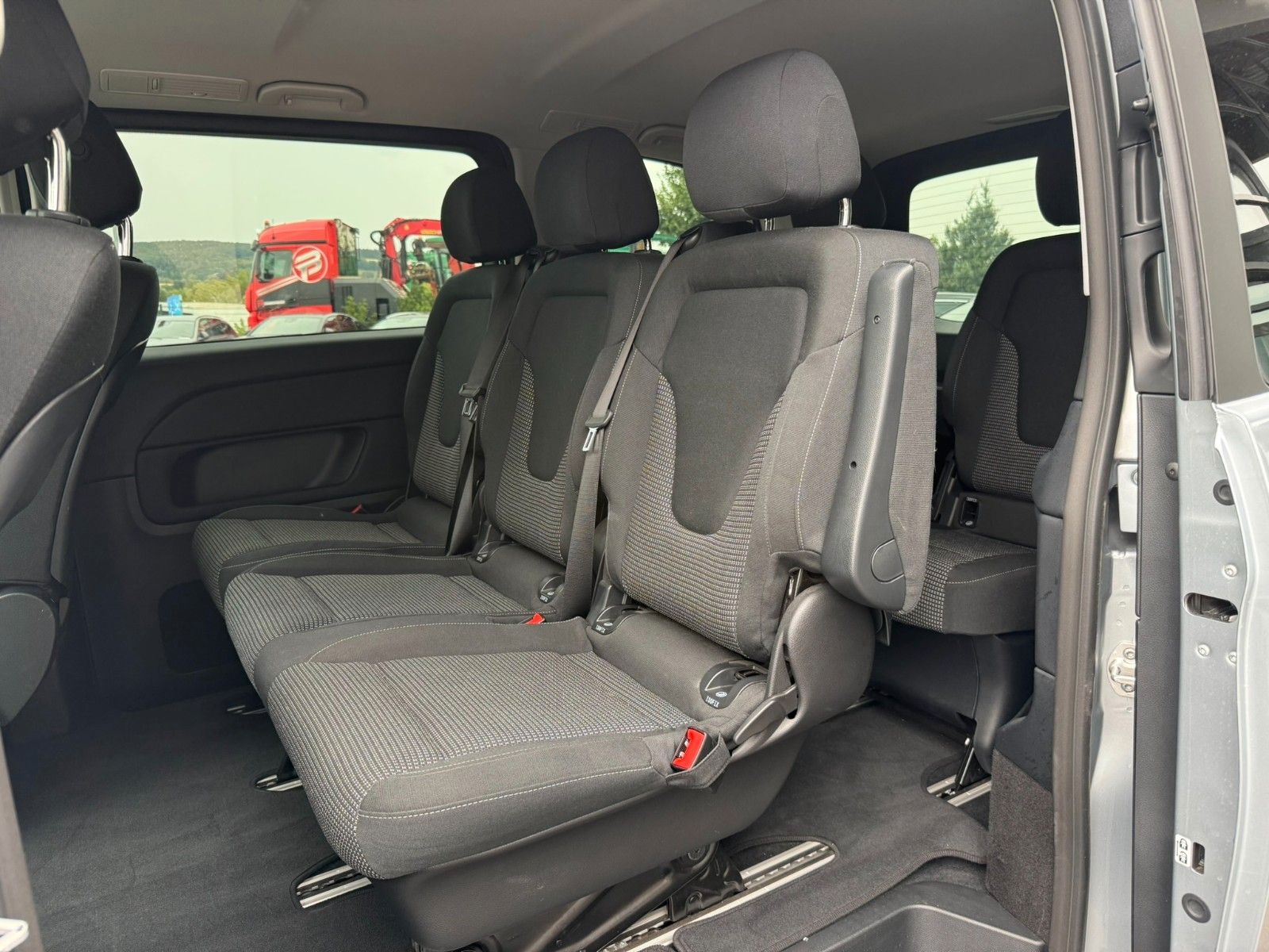 Fahrzeugabbildung Mercedes-Benz V 250 d Kompakt DISTRONIC AHK2,5to Kamera