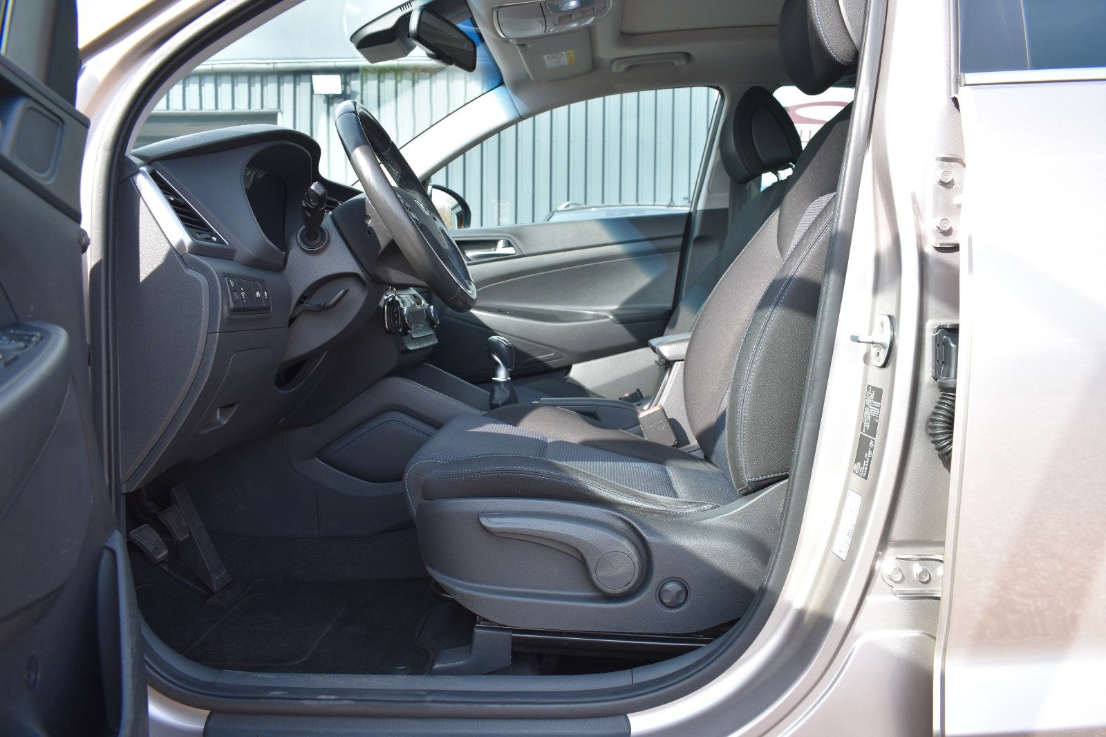 Fahrzeugabbildung Hyundai Tucson Style 2WD Panorama Dach Bluetooth Schaltr