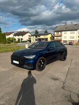 Audi Q8 50 TDI quattro S-Line - blaue Audi Q8