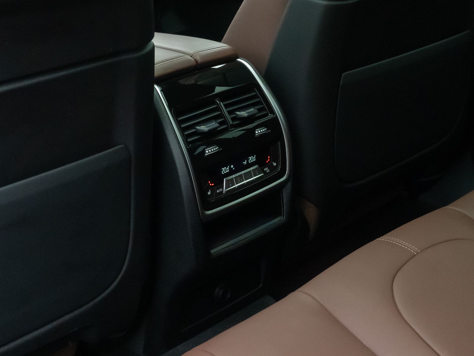 Fahrzeugabbildung BMW X6 M50i 360° HUD Belüftung Panorama Individual