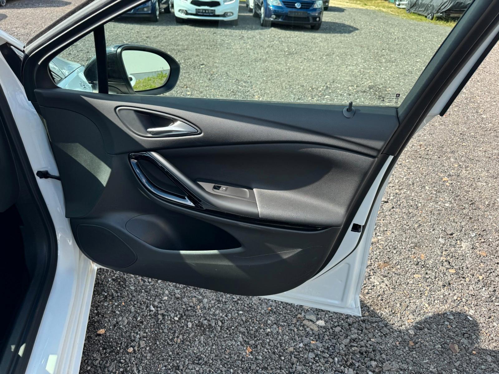 Opel Astra K SportsTourer Elegance Alcantara Led Navi