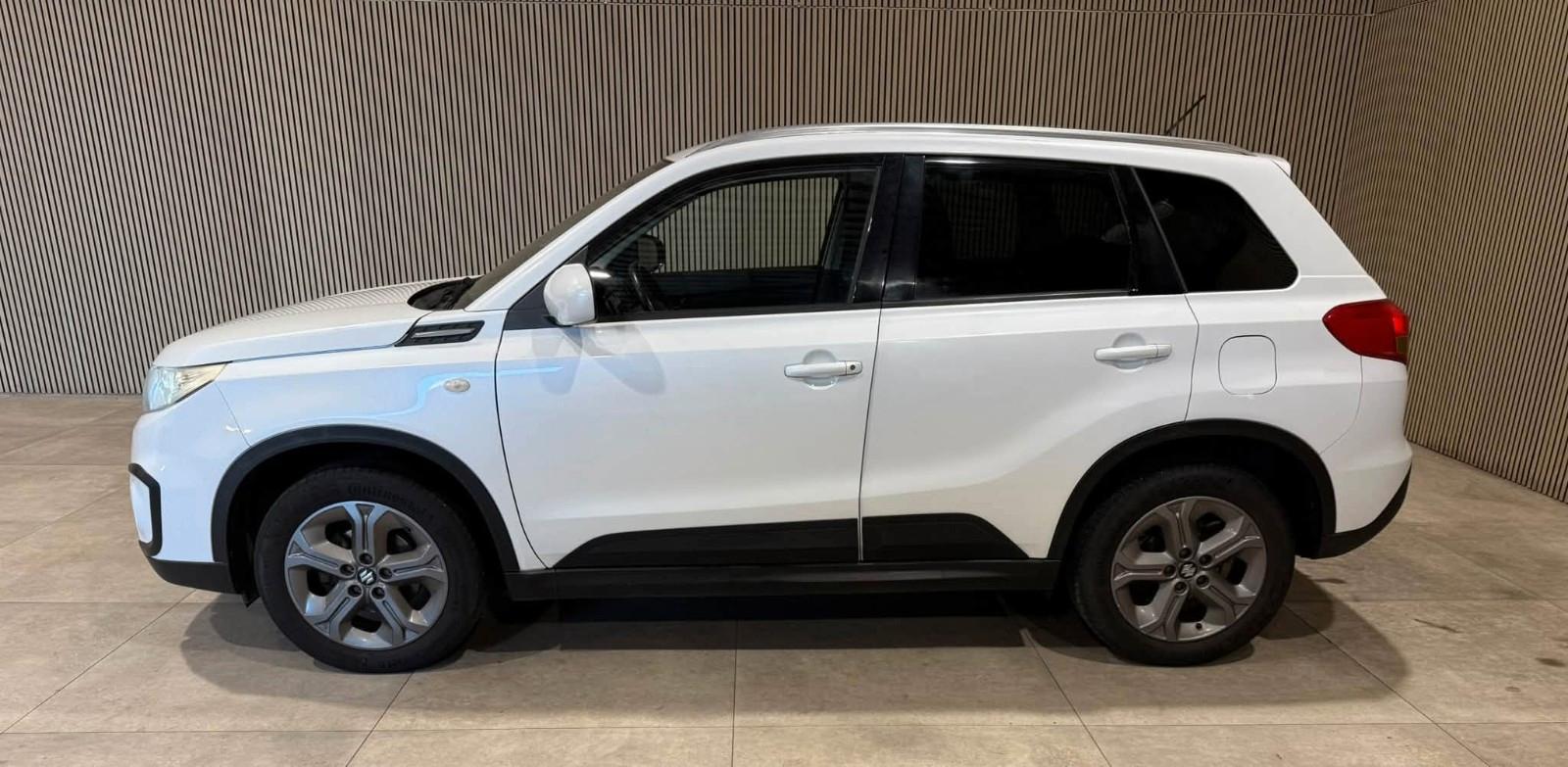Suzuki Vitara 2015 — interior
