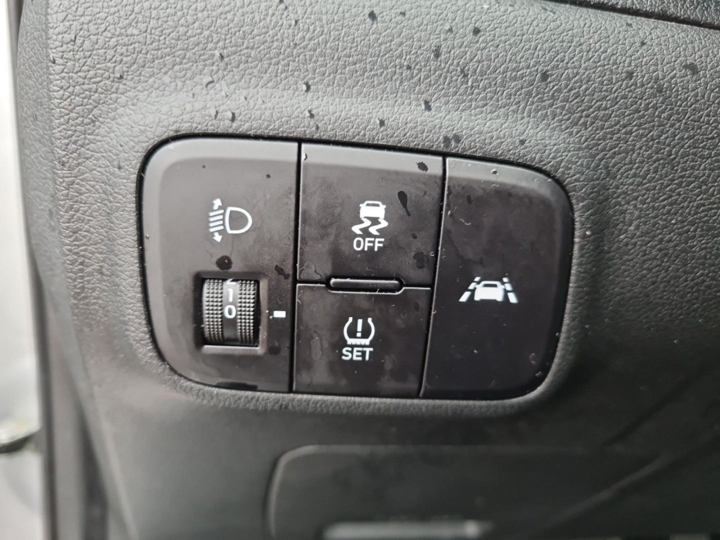 Fahrzeugabbildung Hyundai i10 TREND 1.2  KOMFORT-P+ALLWETTER+KAMERA+SHZ