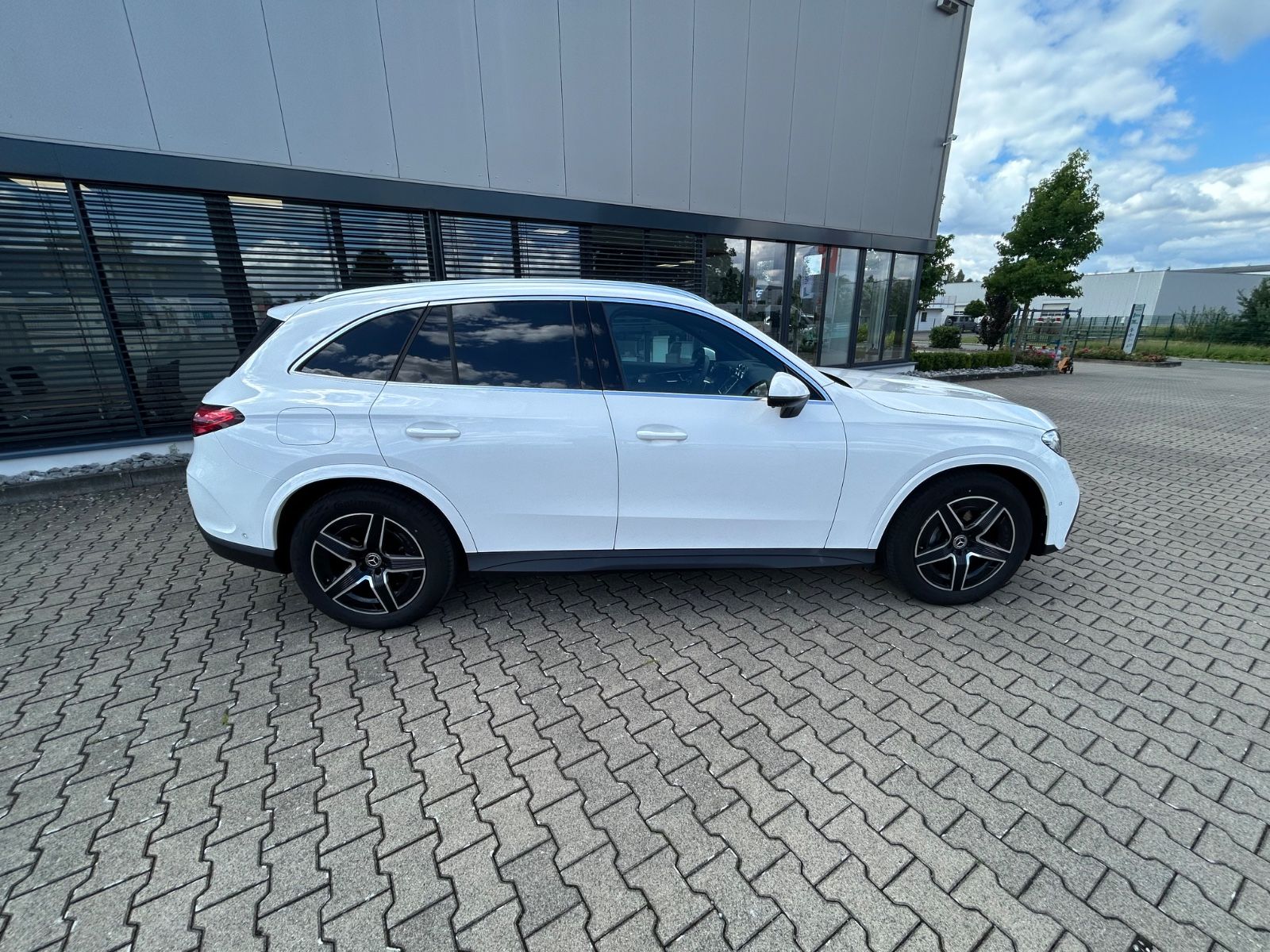 Fahrzeugabbildung Mercedes-Benz GLC 220 d 4Matic Edition AMG Line+PANO+AHK+MEMO