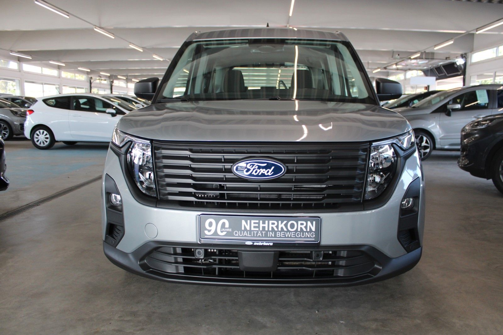 Fahrzeugabbildung Ford Tourneo Courier TREND Kamera PDC WinterPaket2