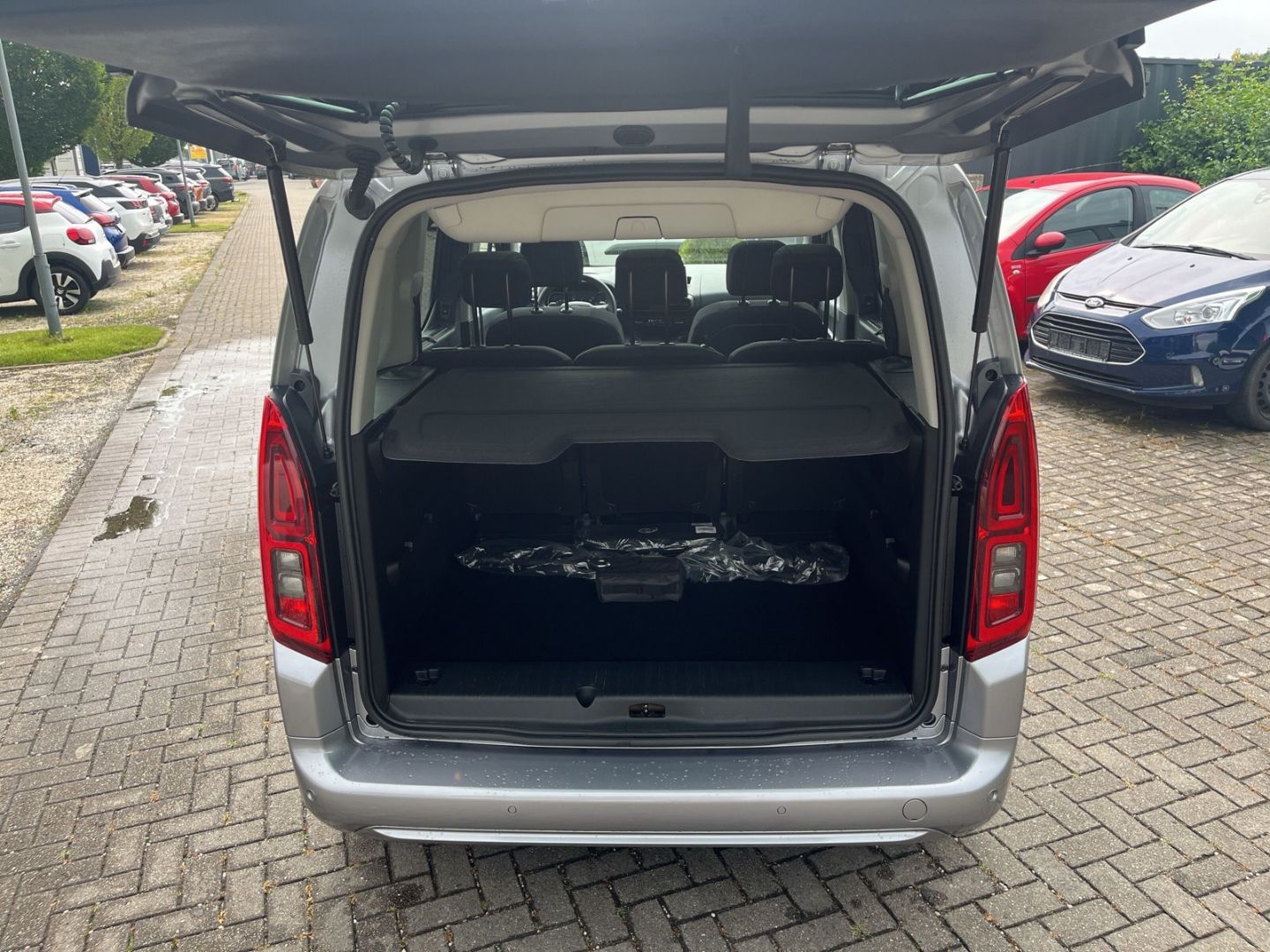 Fahrzeugabbildung Toyota Proace City L1 Team Deutschland 1.5 Panorama ACC