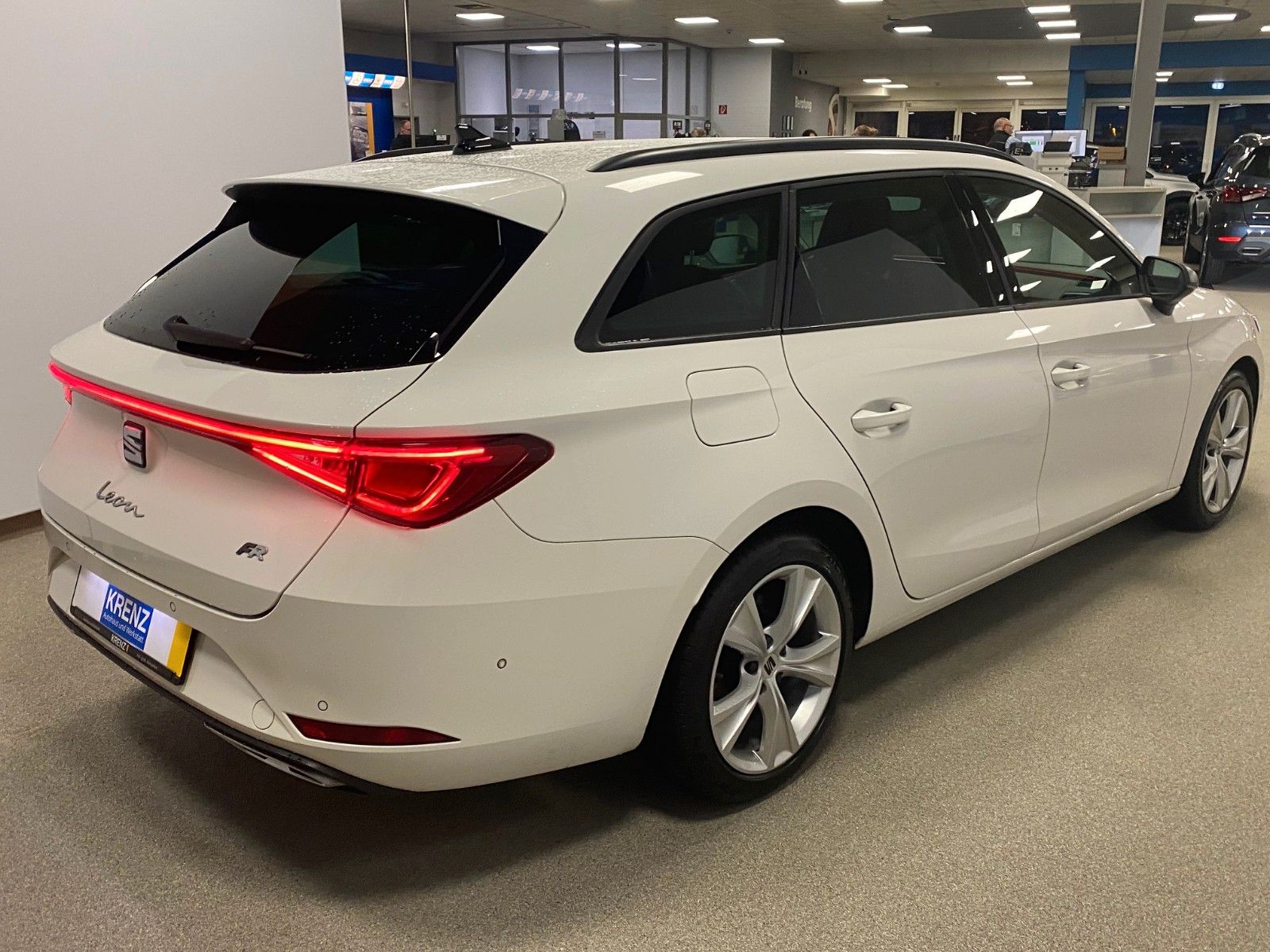 Fahrzeugabbildung SEAT Leon 1.5 TSI FR Sportstourer+ACC+AHK+KAMERA+ST+