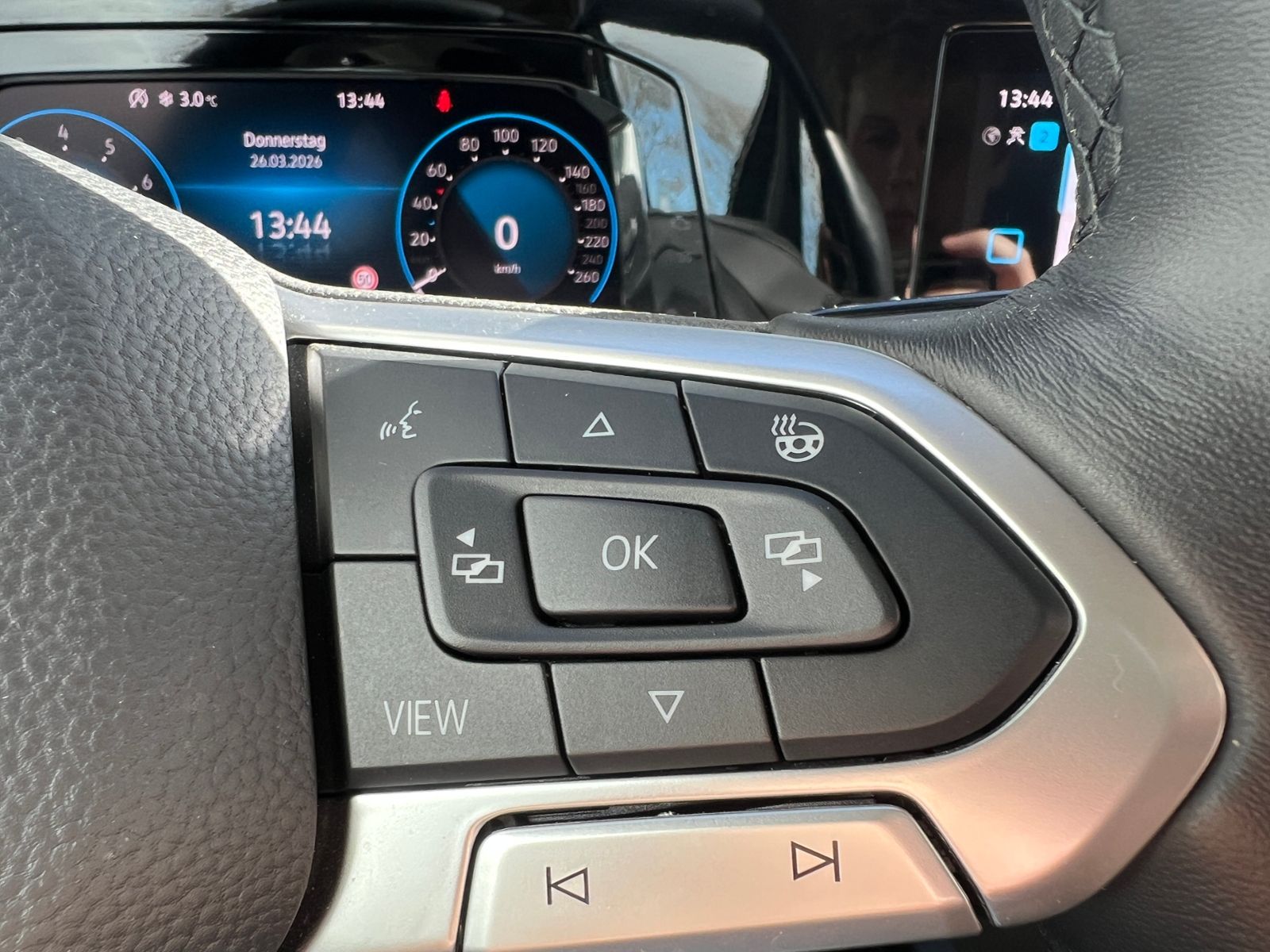 Fahrzeugabbildung Volkswagen Golf VIII 1.5 eTSI Life *AHK, Navi, AppConnect,