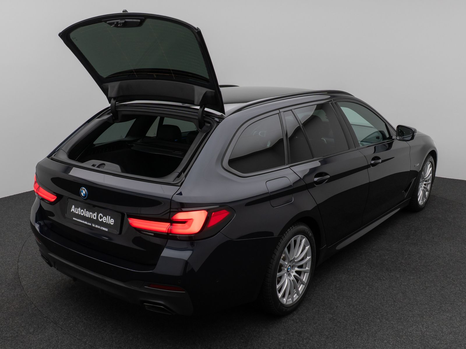 Fahrzeugabbildung BMW 530e xD M Sport Kamera HUD DAB HiFi ACC Komfort