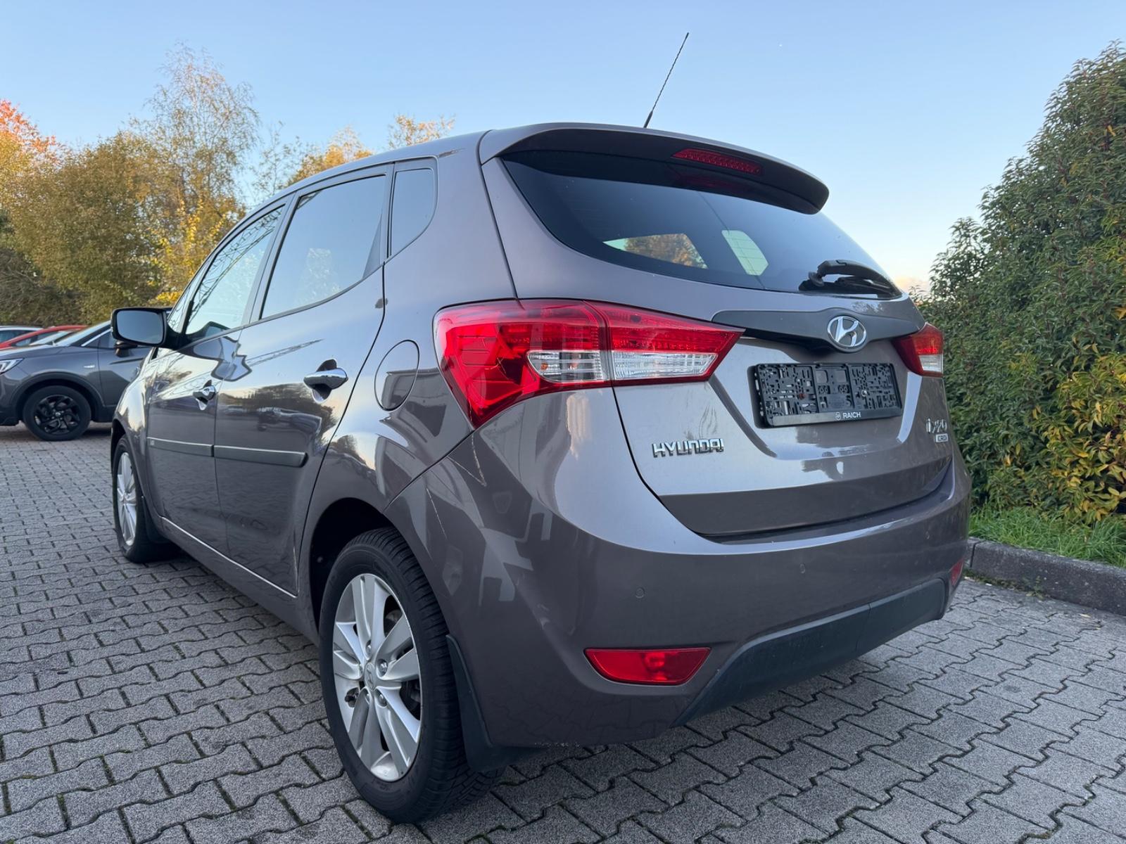 Hyundai ix20 2011 — photo 13